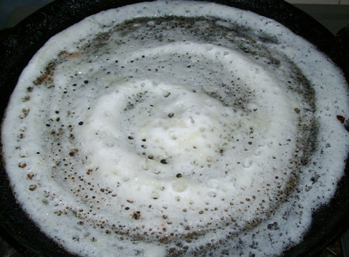 cooking dosa on tava